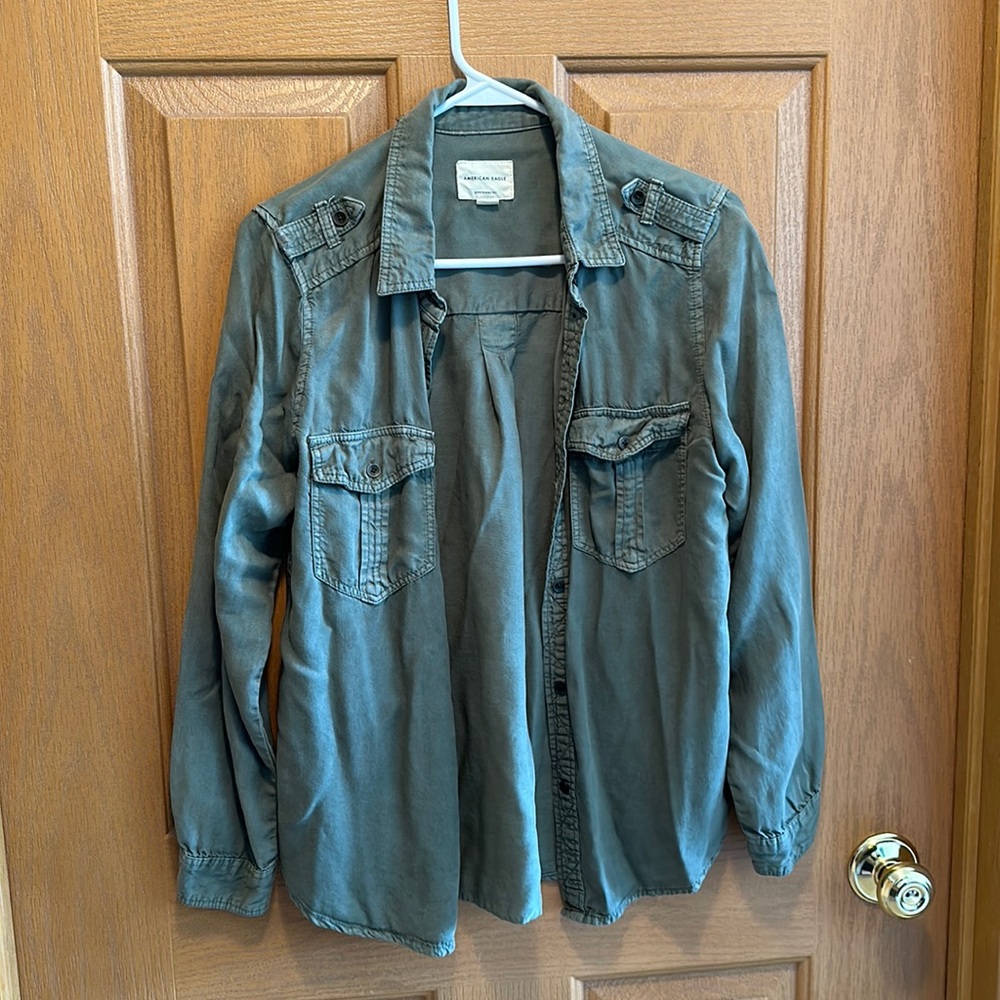 American Eagle boyfriend fit button up shirt